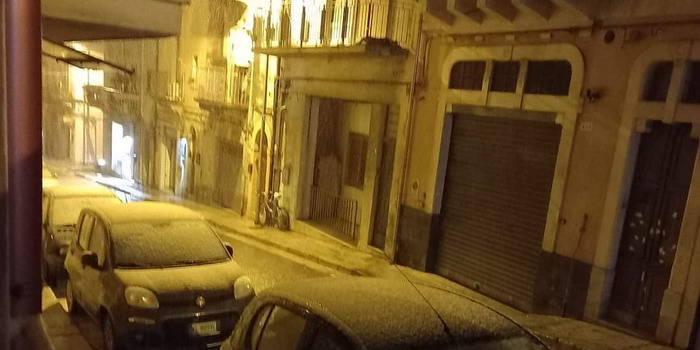 Ricompare la neve a Ragusa e causa problemi alla circolazione