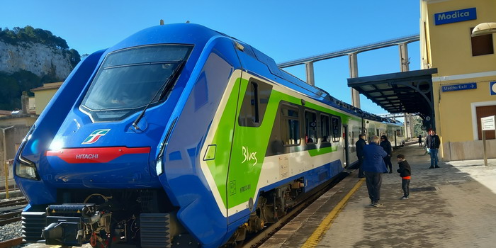 Tratta ferroviaria Siracusa Ragusa Gela: arrivano i nuovissimi treni Blues di ultima generazione