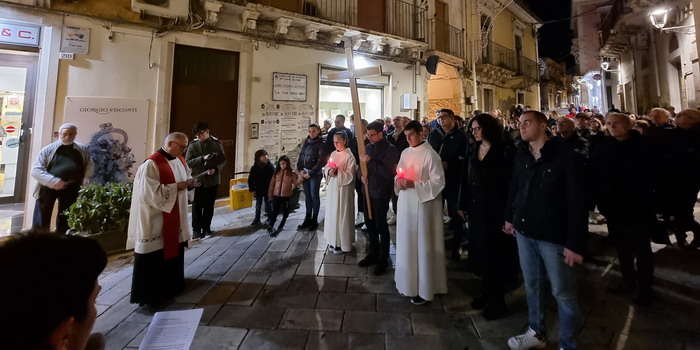 Le Via Crucis “Insieme sulla via della Pace” nel Ragusano e la Madonna Vasa Vasa a Modica