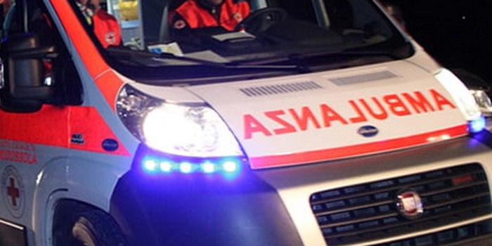Incidente stradale con 3 minorenni feriti nei pressi della Riviera Kamarina a Scoglitti. Scontro tra 2 scooter in piena notte