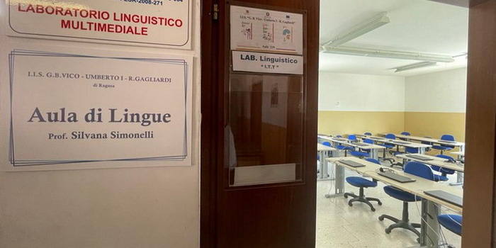 L’aula di lingue dell’istituto tecnico per geometri “Gagliardi” intitolata alla docente Silvana Simonelli