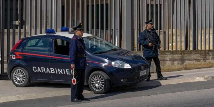 Arrestato a Ispica il presunto autore 19enne dell’omicidio di un uomo di 30 anni commesso a Pachino. Stava passeggiando tranquillamente