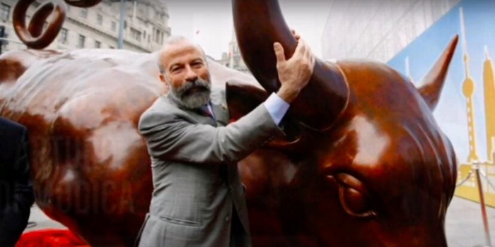 New York celebra lo scultore vittoriese Arturo Di Modica e la sua celebre opera del Toro di Wall Street con una targa