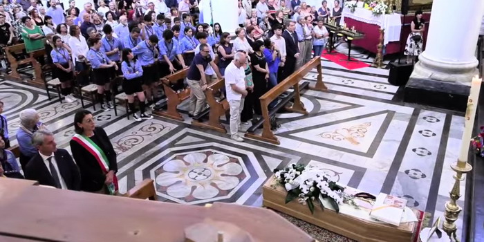 L’ultimo saluto a Don Umberto nella chiesa di San Pietro. I funerali officiati dal Vescovo di Noto