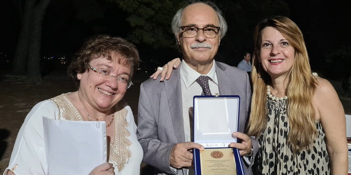 Ha ritirato un premio in Grecia lo scrittore e poeta modicano Domenico Pisana: “Dedicato alla mia famiglia e a Modica”
