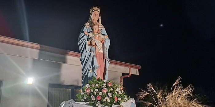 VIDEO Festa Madonna delle Grazie in contrada Barco a Modica con la benedizione del raccolto e dei trattori che hanno sfilato nei campi