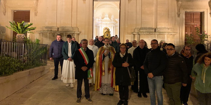 I fedeli di Giarratana hanno accolto in chiesa madre le reliquie di Sant’Antonio