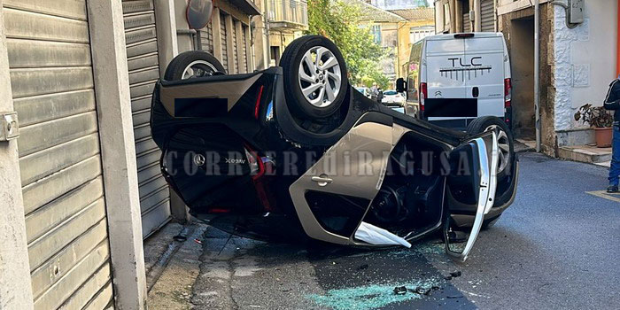 Incidente stradale autonomo al quartiere Dente a Modica: automobilista perde il controllo della macchina e si capovolge sull’asfalto