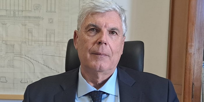 Pino Drago si è insediato da nuovo commissario dell’Asp di Ragusa. Il sindaco di Pozzallo: “Inopportuno”
