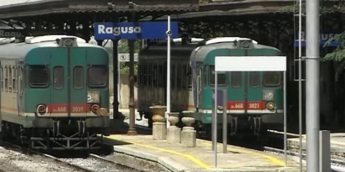 Per viaggiare da Trapani a Ragusa si impiegano 13 ore e 14 minuti, cambiando 4 treni regionali