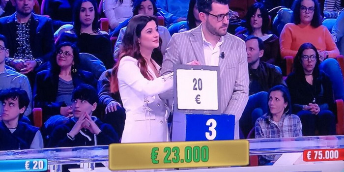 Giuseppe e Giannella, marito e moglie di Vittoria, vincono 23.000 euro ad “Affari tuoi”