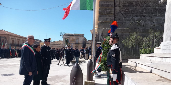 Celebrato a Ragusa il 79° Anniversario della Liberazione. Omaggio al monumento ai caduti