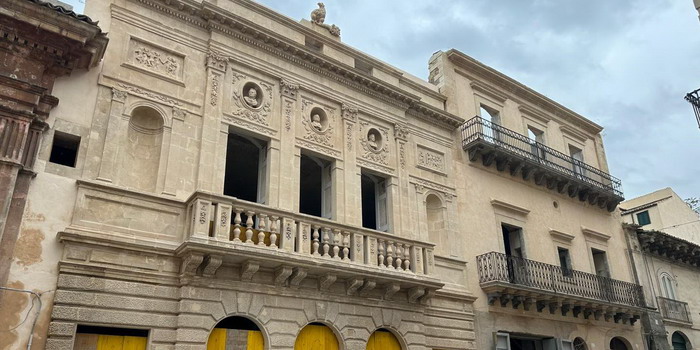 Ecco il nuovo volto del Teatro Concordia a Ragusa, dopo il lavoro di restauro del prospetto