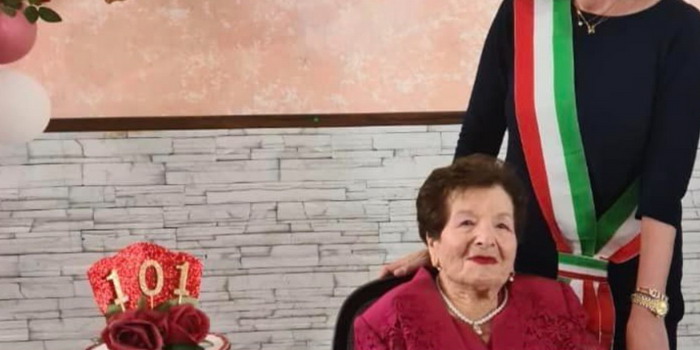 I 101 anni della signora Giovanna Giannone a Modica festeggiati in grande allegria