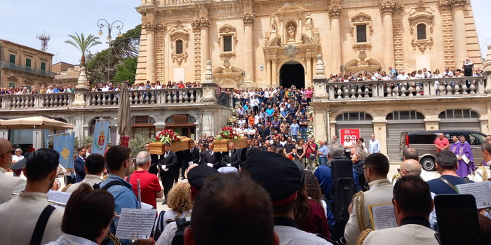 Sono stati celebrati in Cattedrale a Ragusa i funerali di Gianni e Giusy
