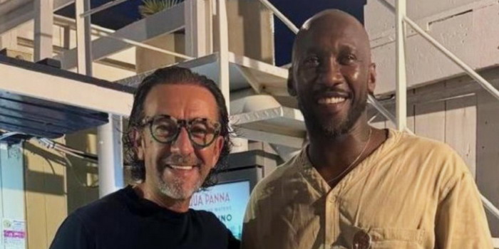 Un turista d’eccezione a Marina di Ragusa: si tratta dell’attore premio Oscar Mahershala Ali, protagonista di tanti film e di House of Cards