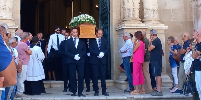 Una folla immensa in cattedrale a Ragusa per l’ultimo saluto a Marco