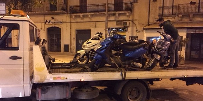 Giro di vite contro gli ciclomotori e moto “maggiorati” e rumorosi a Modica: mezzi sequestrati e multe di 2.000 euro