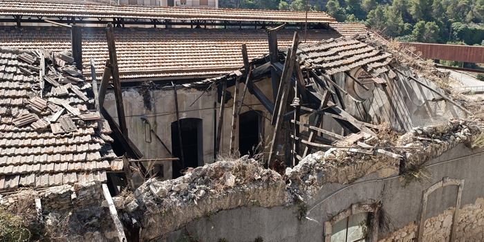 E’ crollato il tetto della vecchia officina deposito locomotive della stazione ferroviaria di Modica. Diffida inoltrata ben 6 anni fa