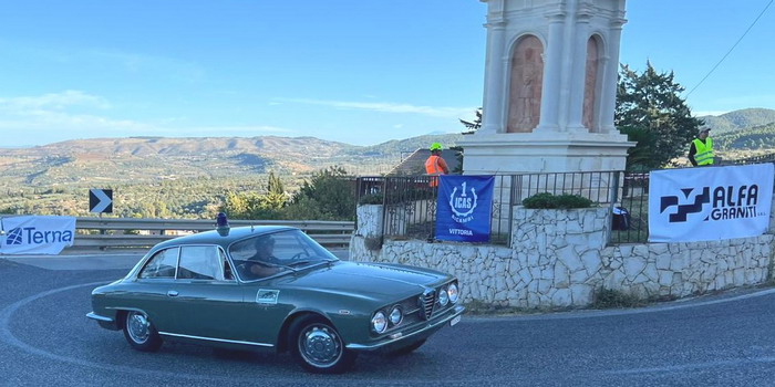 La mitica Alfa Romeo Sprint 2000 della polizia (prodotta in soli 700 esemplari) alla 67ma Salita dei Monti Iblei