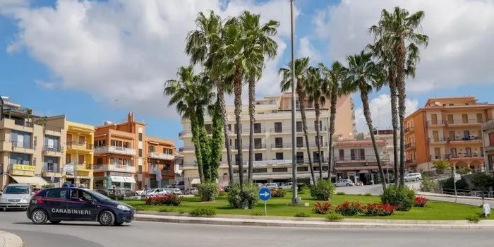 Uomo trovato morto a Ispica nella sua casa invasa dal fumo. Il corpo senza vita sul letto