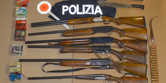 Padre e figlio prendono a pugni un 72enne a Modica: denunciati con la revoca del porto d’armi