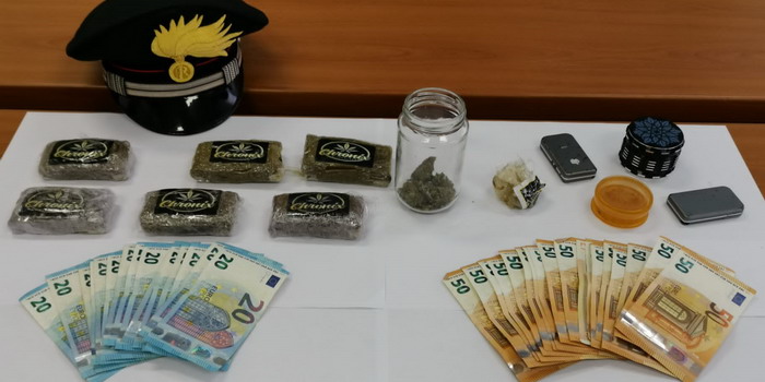 Fermati 3 giovani incensurati a bordo di un’auto a Modica con droga e bilancini di precisione: uno di loro di 23 anni è stato arrestato perché in possesso di mezzo chilo di hashish