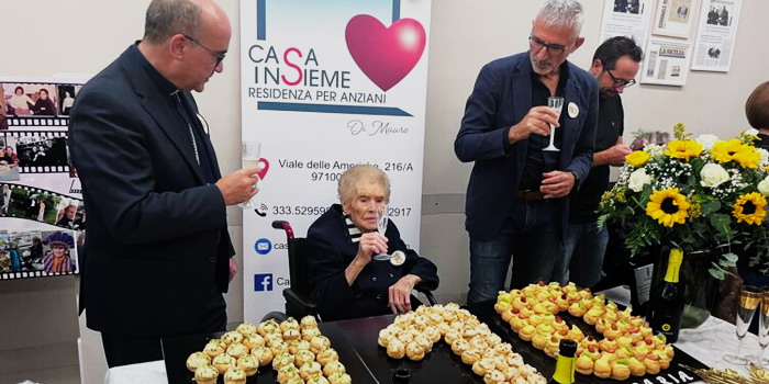 I 110 anni di nonna Rosaria festeggiati a Ragusa: è la seconda persona più anziana in Sicilia, sopravvissuta anche ai suoi 4 figli