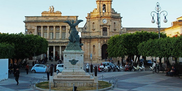 Ben 2 risse con feriti in meno di 24 ore a Vittoria: una in piazza del Popolo, l’altra in contrada Pozzo Bollente