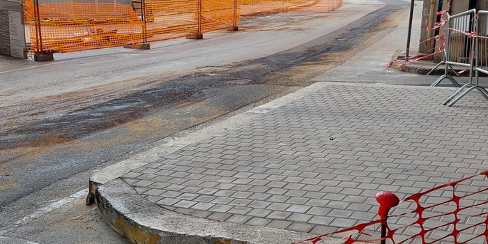 Strada transennata a Ragusa, nei pressi del tribunale e davanti al Genio Civile, fino al ponte di via Roma. Non si passa neanche a piedi