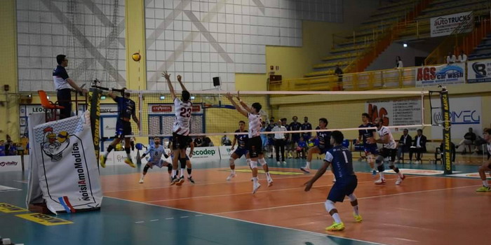 Esordio stagionale amaro per la Volley Modica che perde al “PalaRizza” contro un aggressivo Reggio Calabria