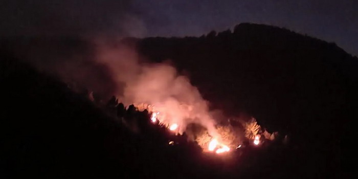 Grosso incendio in contrada Utra, al confine con la zona forestale di Bosco Canalazzo, in territorio di Monterosso. Non si esclude il dolo