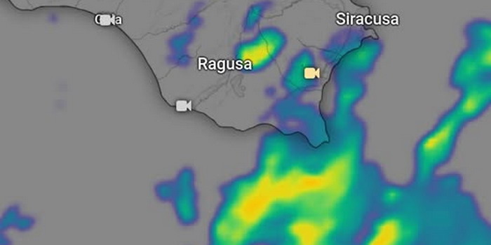 Temporali intensi e impressionante raffica di fulmini nel Ragusano, con grandinata a Pozzallo. Il grosso del maltempo è andato, ma per domenica è previsto forte vento