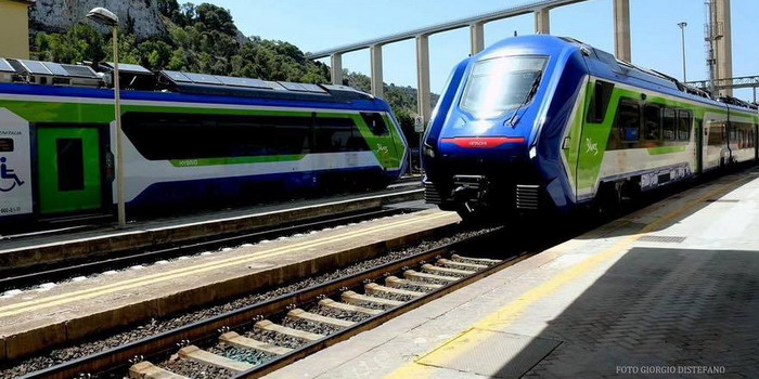 Sono ripartiti i treni regionali sulla linea Siracusa Modica Ragusa Gela Caltanissetta, dopo 9 mesi dall’interruzione