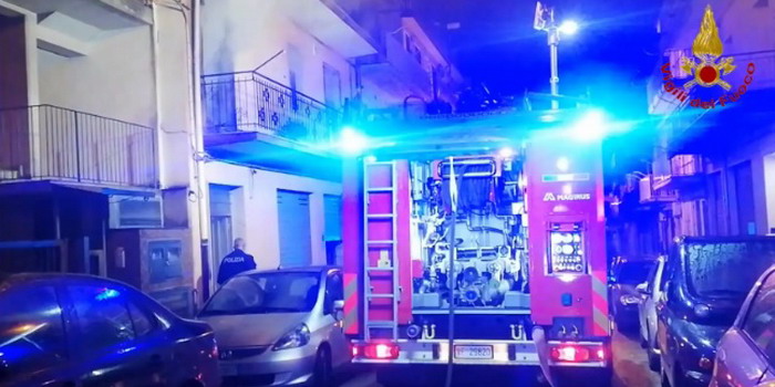 Indagini sulla bomba carta lanciata da ignoti ed esplosa nella prima serata di martedì vicino al municipio e in via Portosalvo a Modica