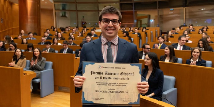 Il laureato ragusano Francesco Giurdanella riceve il Premio America Giovani