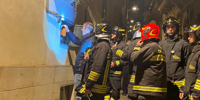 Apprensione in centro storico a Modica per una presunta perdita di gas metano. Intervengono vigili del fuoco e polizia locale