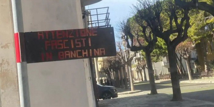 Scritte infamanti e dal sapore intimidatorio per Fratelli d’Italia a Ispica: “Fascisti in banchina”