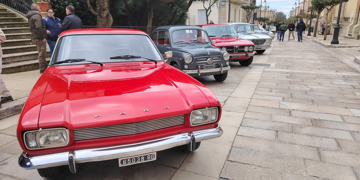 Incontro di auto storiche a Chiaramonte Gulfi: tanti meravigliosi modelli in esposizione