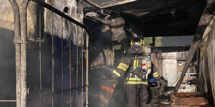 Il panico causato dall’incendio del Bon. La testimonianza di una donna che ha riportato ustioni di secondo grado e un edema maculare