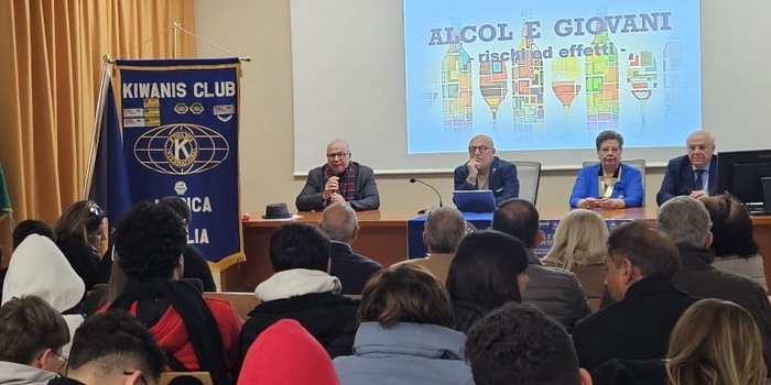 L’alcolismo autentica emergenza sociale tra i giovani e anche tra gli anziani: impazza la pericolosa moda del “Binge drinking”. Se ne è discusso in un convegno a Modica