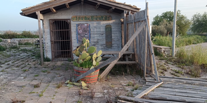 “Il Giardino di Baravitalla” a Cava d’Ispica devastato dai vandali. Il progetto di riqualificazione e valorizzazione dell’area archeologica miseramente naufragato