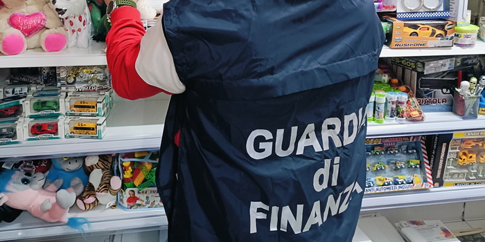 Sequestrati dalla Finanza oltre 25.000 prodotti non sicuri a Ragusa, Modica, Vittoria, Pozzallo e Chiaramente Gulfi. 7 commercianti segnalati