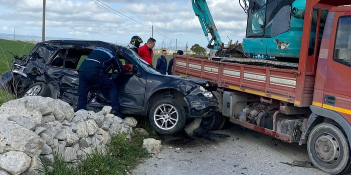 Gravissimo incidente stradale in contrada Bussello, tra Modica e Ragusa: 36enne ferito nello scontro tra macchina e autocarro. E’ intervenuto l’elisoccorso sul posto