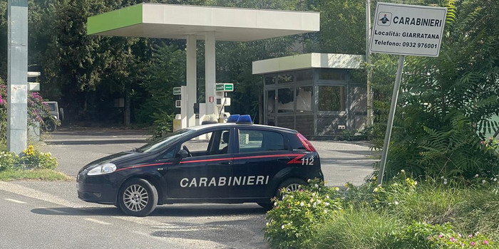Denunciati dai carabinieri un uomo e 2 donne di Catania per il furto di 400 euro dalla cassa di un minimarket a Giarratana
