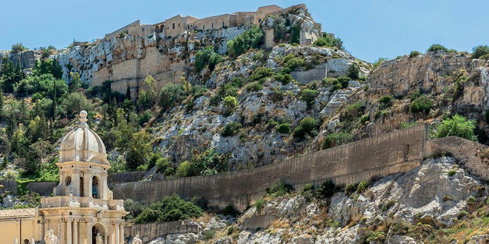 Consegnati i lavori di messa in sicurezza della collina Croce sul versante San Bartolomeo a Scicli con un milione di euro dal Ministero