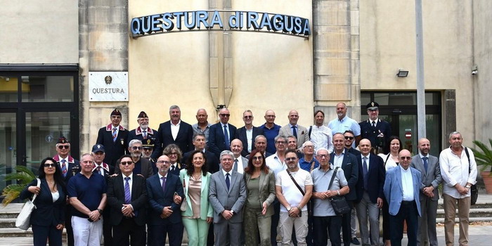 Consegnate in Questura a Ragusa le medaglie di commiato al personale della Polizia di Stato andato in pensione. Ecco tutti i nomi