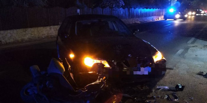 Centauro trasportato d’urgenza in codice rosso al pronto soccorso del Guzzardi di Vittoria dopo un violento scontro tra moto e auto
