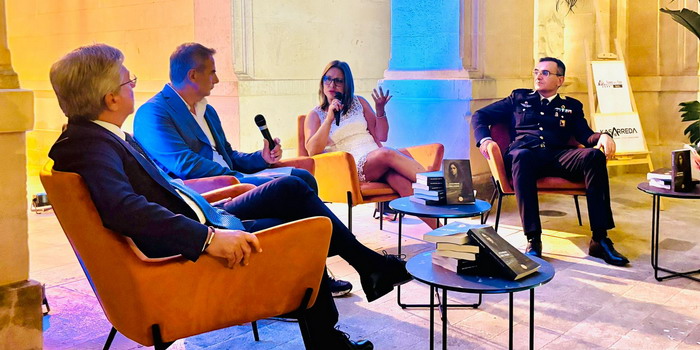 Le investigazioni della giornalista Angel Messina a Palazzo Bruno di Belmonte. Presentato a Ispica il giallo “Assurdo ma vero” di Valentina Raffa