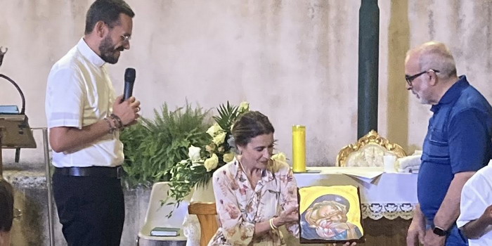 La conversione dell’ex attrice Claudia Koll in un momento di riflessione nella festa di Sant’Anna a Modica